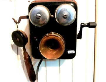 Antiguo Teléfono Alemán De Pared a Magneto en Estado Original